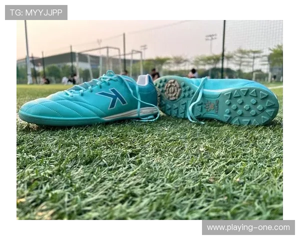 薄荷绿足球鞋球星上脚展现清新活力 驾驭赛场极速风采