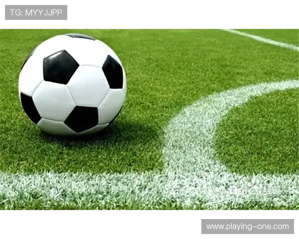 足球星卡收藏展示框墙面挂件设计方案提升家居艺术氛围