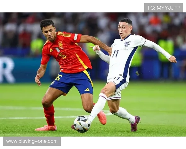 足球球星的脚下奇迹：从技术到力量揭示巨星们的独特魅力